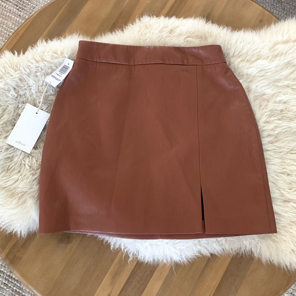 Aritzia Wilfred Vegan Leather Skirt - Picture 2 of 8